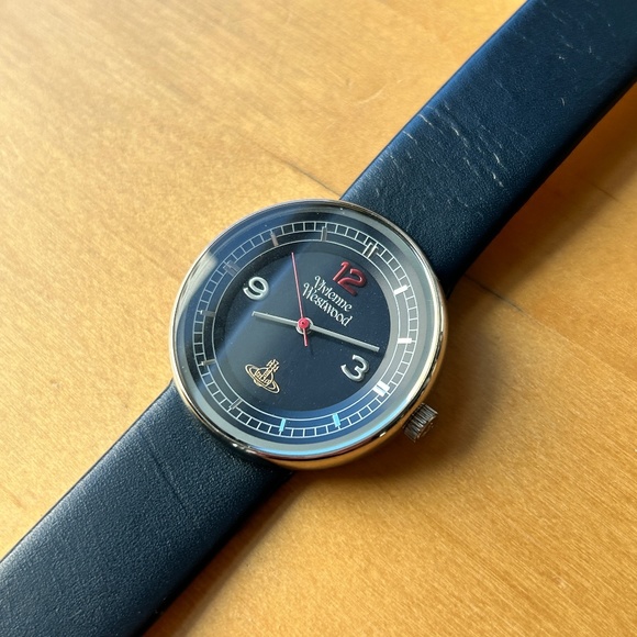 Vivienne Westwood Brand New Vintage Cute minimal Watch w/ Orb and Heart - Picture 1 of 11